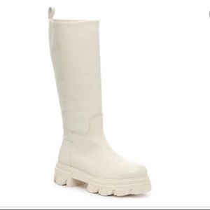 Steve Madden white leather lugsole chunky heel boots (size 8)